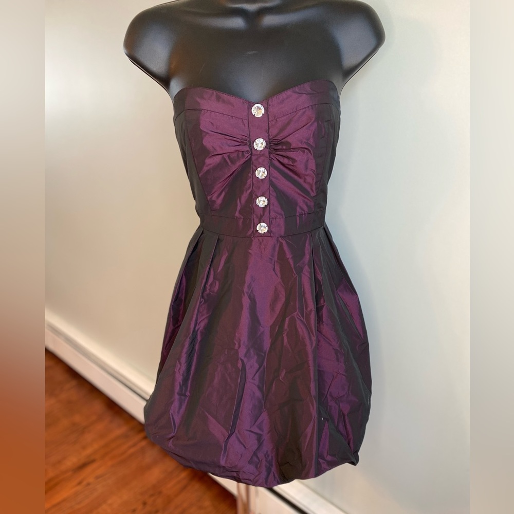 Vintage early 2000’s iridescent burgundy/purple bubble mini dress. Size Medium.